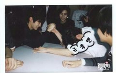 태용이랑 재현이 팔씨름대결ㅎㅎ