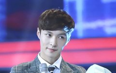 이렇게 잘생긴 엠씨 보셨나용?