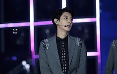 머리 올린 것도 예쁨 찬열