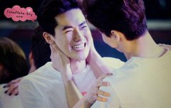 뽀뽀당하는 준면이 