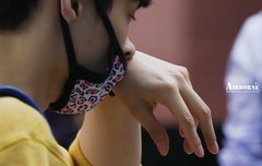 씽이 손은 손톱마저 이쁘다,..ㅠㅠ