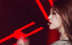 그대의 입술이 내 귓가를 스칠때면