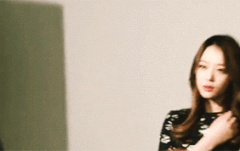 나도 가끔 활짝 웃고 싶은데 곁엔 아무도 없다