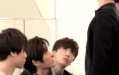 내남편 태용이가 카페에 있었데