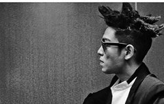 탑 머리봤어...????