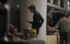 넌 영화 속에 살고