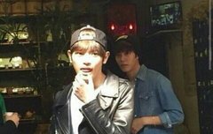 에메랄드 훔쳐 박은 눈동자 스륵스륵