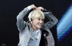 엑소톡은 8명을 지지합니다.