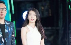 아이유이날사진존예.......