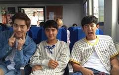 세훈이 인스타에 준면이 경수, 찬열이