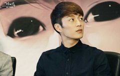 이때 윤두준 개잘생겼지않음?