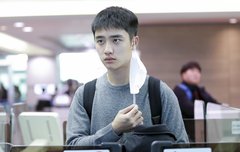 경수는 어쩜이렇게 입술이 도톰할까