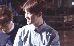 (짤많음)경수가 올해 입은 다양한 색깔의 의상들