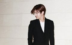 챠미 수트빨 눈부셔