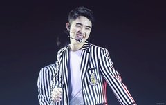 160123 Love me right 부르다 웃는 경수