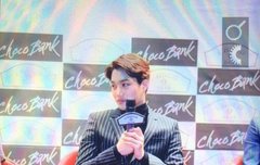 종인이 앉아있는거봐 씹덕ㅋㅋㅋㅋㅋ