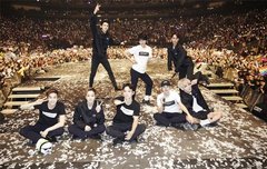 종인이 단체사진 포즈봐(뉴욕콘)