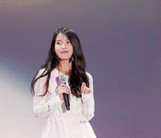 아이유 팬톡 너무 조용하다