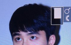 경수 핑크색 잘받는다