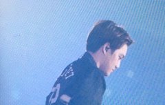 종인이 목발짚고 있는거