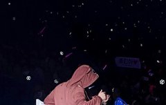 곰도리 앉아있는데 꼬리가 뿅~