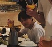 김종인이 마시는거 오렌지주스 라운지콜라