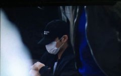 종인이 휠체어타고 PVG airport 출국했네