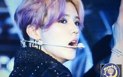 콘서트 하는 루한이 진짜 멋지다 ㄷㄷ