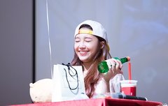 은지가 든게 술이야?