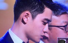 경수는 이렇게나 잘생겨서는