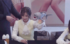 긍데 콘서트갈예정이라면 호갱4기 사는게 나음