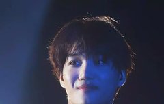 팬들을 향한 카이의 눈빛