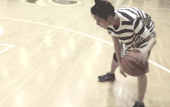 농구하는 귀여운 사슴이