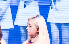 보미 옆선 보고 가세요