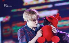 얼굴은 겸둥인데 몸매는 핫한 카이 (feat.엑솔루션 충칭)