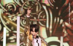 더울땐 이열치열로 카이 핫바디보기