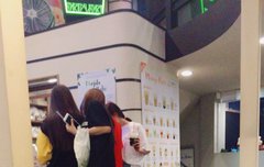 가로수길에서 여자친구봄!