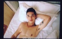 우리 주주 침대 위에서..jpg 누가 찍어준 사진이야?