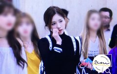 명은이 공항패션