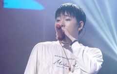 그 지호 공연에서 막 말할때