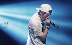 벌님들 지코 마이크 들고 랩하고있는? 그런 사진