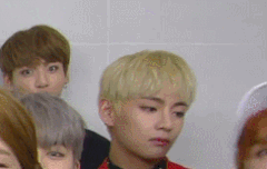 태형이 이때 호석이 머리 밀친거