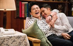 조정석-도경수, 형제보다 더 형제 같은 스틸 컷 공개…‘펭귄 형제’