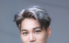 생로랑 입은 종인이