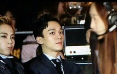 대기석 앉아있는 모습