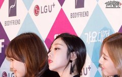 아래글받고 짓뚜개여신짤(feat.초커녀)