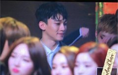 멀리서 봐도 미모가 빛을 보는구나