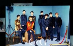 골디 끝나고 기념 촬영 했나보다 했더니 쎄시화보