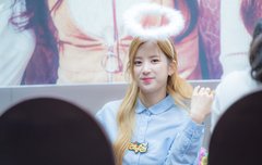 금발롱 너무 예쁨