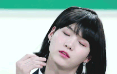 윤지언니!!!!!!!일로와 앉아봐 나한테도!!!!!!!!